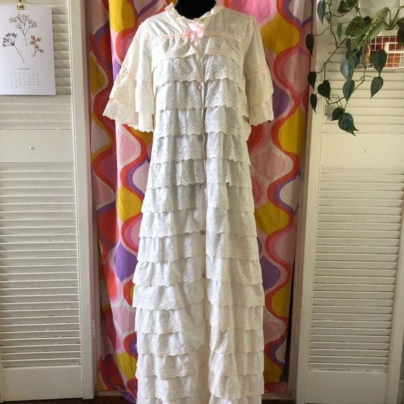 Vintage Other - Ruffled cotton vintage robe